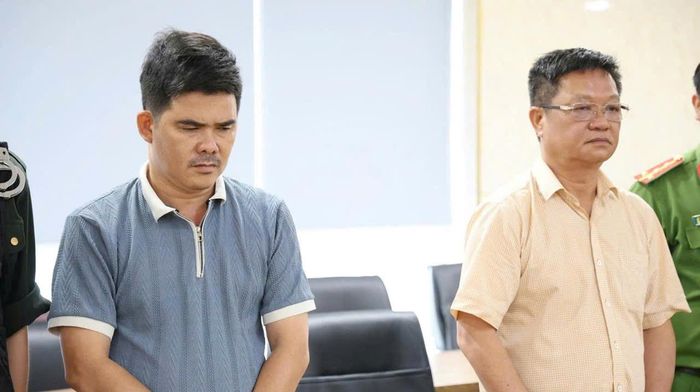 Các đối tượng Nguyễn Tiến Trãi (bên trái) và Nguyễn Anh Tuấn tại cơ quan công an. Ảnh: Công an cung cấp
