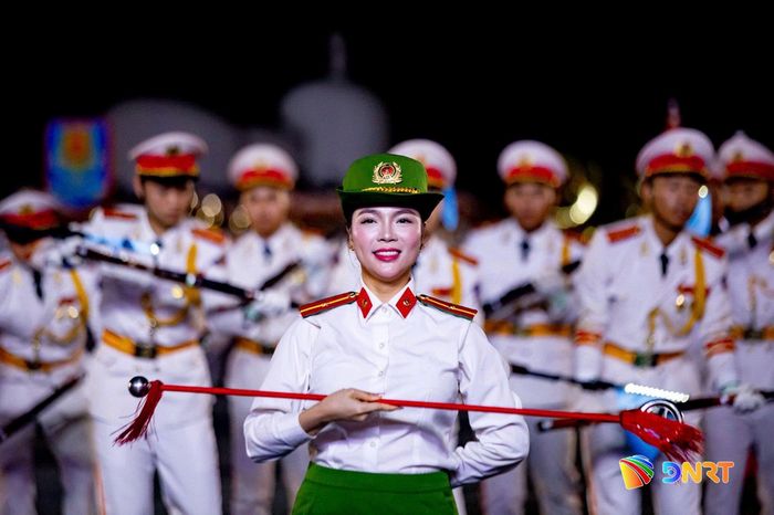 Vẻ đẹp khỏe khoắn, tự tin của những “bông hồng thép” giữa không khí sôi động của hội thao. Ảnh: CÔNG - LÂM