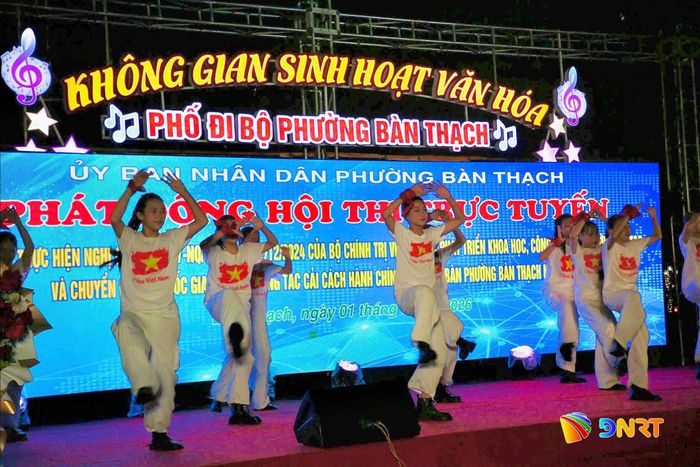 Thiếu nhi phường Bàn Thạch trình diễn tiết mục nghệ thuật hưởng ứng hội thi trực tuyến. Ảnh: ĐĂNG NGUYÊN