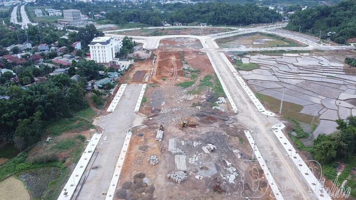 Dự án đường động lực gặp nhiều vướng mắc, ảnh hưởng đến tỷ lệ giải ngân vốn đầu tư công (ảnh chụp tháng 6/2026). Ảnh: Trần Nhâm