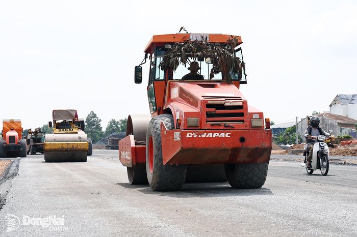 Đường 25C nối vào Cảng hàng không quốc tế Long Thành do UBND xã Phước An trực tiếp hoàn thành công tác giải phóng mặt bằng đang tăng tốc thi công giai đoạn cuối.