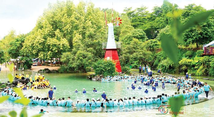 Mùa hè của em - ảnh chụp tại xã Tân Phú. Ảnh: Đỗ Duy Thể