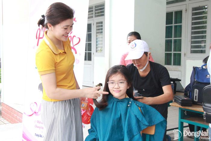 Học sinh tham gia Chương trình Hiến tóc từ Trảng Dài - Gửi ngàn yêu thương lần thứ 2.