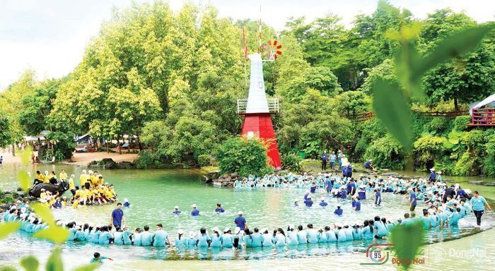 Mùa hè của em - ảnh chụp tại xã Tân Phú. Ảnh: Đỗ Duy Thể