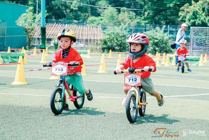 Vui hè - ảnh chụp tại phường Long Hưng. Ảnh: Phạm Tấn Phát