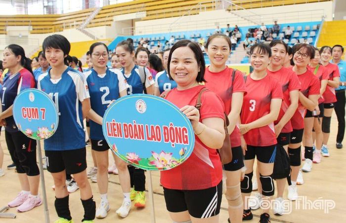 Vận động viên tham gia môn Bóng chuyền hơi nữ.