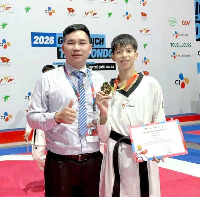  VĐV Bùi Bình Minh giành huy chương vàng hạng cân 48 kg, nhóm tuổi 15-17. Ảnh: ĐVCC 