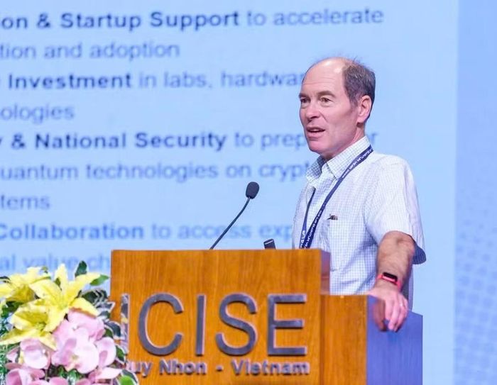  Tiến sĩ Tim Smith - Điều phối viên OQI thuộc CERN tham dự Gia Lai Quantum Year 2026. Ảnh: H.Đ 