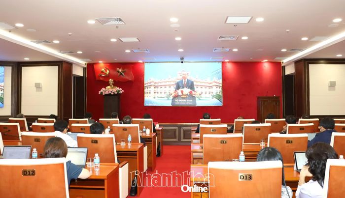 Các đại biểu tại điểm cầu tỉnh Khánh Hòa theo dõi phát biểu chỉ đạo của Tổng Bí thư, Chủ tịch nước Tô Lâm.