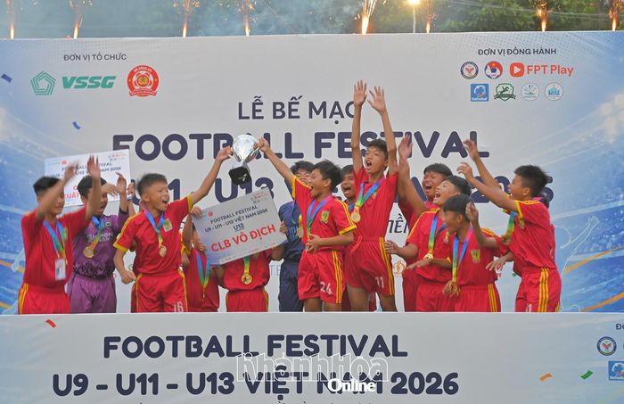 Đội bóng MFC Bình Dương vô địch lứa tuổi U13.