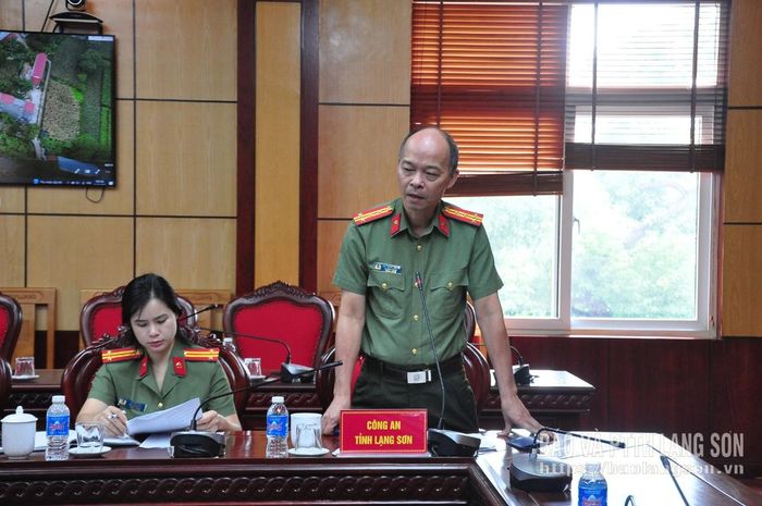 Đại diện Công an tỉnh phát biểu ý kiến tại cuộc họp