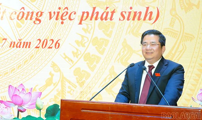 Đồng chí Tô Ngọc Liễn, tân Chủ tịch HĐND phường Sa Pa, phát biểu tại kỳ họp.