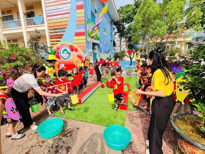 Trường Mầm non số 1 Văn Bàn thường xuyên tổ chức các giờ ngoại khóa, giúp trẻ phát triển toàn diện.
