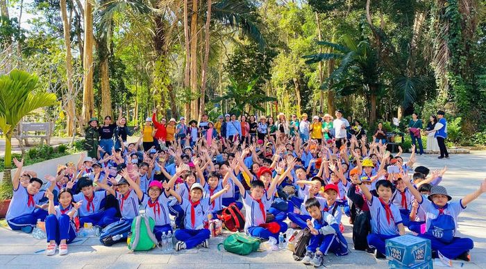 Mỗi chuyến đi còn giúp học sinh rèn luyện kỹ năng tập thể, bồi đắp tình yêu quê hương