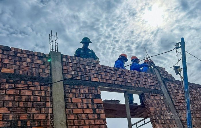 Xây nhà hỗ trợ bà con bị thiệt hại do thiên tai tại xã D'ran