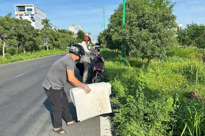 Đông đảo người dân và lực lượng chức năng phường Phú Thủy tham gia dọn vệ sinh môi trường chào mừng sự kiện thể thao Sports Festival 2026