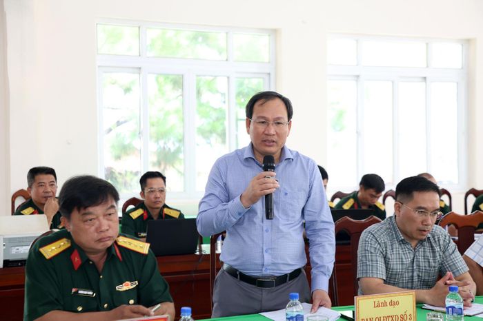 Giám đốc Ban Quản lý các dự án đầu tư xây dựng số 3 (chủ đầu tư) Hà Sỹ Sơn nêu phương án bố trí lực lượng để đẩy nhanh tiến độ thi công trường