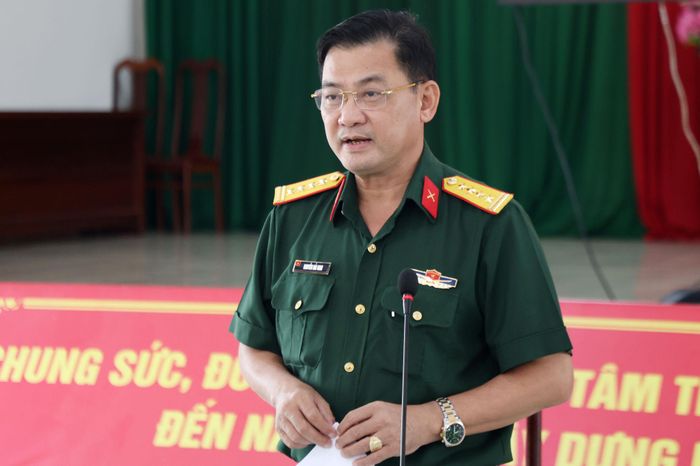 Đại tá Nguyễn Hải Nam, Phó Tham mưu trưởng Quân khu 7 phát biểu tại hội nghị