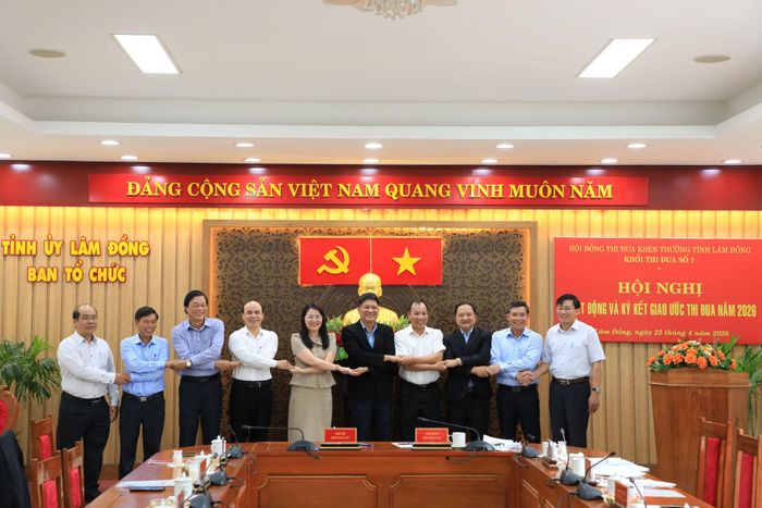 Lãnh đạo Ban Tuyên giáo và Dân vận Tỉnh ủy Lâm Đồng cùng lãnh đạo các sở, ban, ngành Khối thi đua số 1 của tỉnh tổ chức phát động, ký kết giao ước thi đua năm 2026