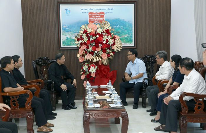 Buổi gặp mặt diễn ra trong không khí ấm áp, thân tình