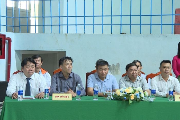 Ban tổ chức, đại biểu dự khai mạc và theo dõi các VĐV thi đấu