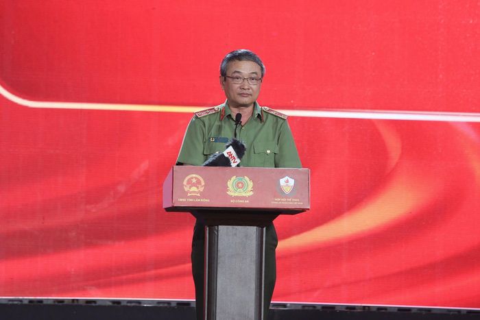 Trung tướng Nguyễn Ngọc Toàn, Phó Chủ tịch Hiệp hội Thể thao Công an nhân dân Việt Nam phát biểu tại lễ khai mạc
