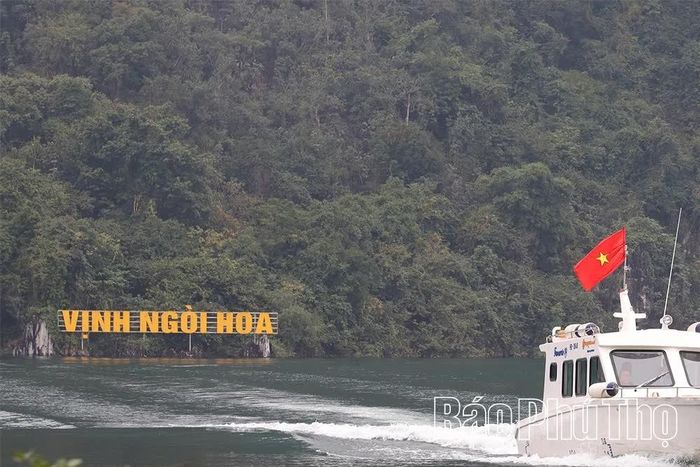 Vịnh Ngòi Hoa nổi tiếng với vẻ đẹp thuần khiết.