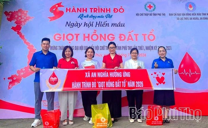 Tình nguyện viên xã An Nghĩa tham gia hưởng ứng Hành trình đỏ "Giọt hồng Đất Tổ năm 2026.