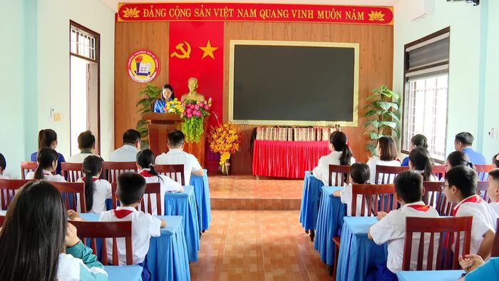 Lớp học hè do Đoàn phường Đông Hà tổ chức cho các em học sinh có hoàn cảnh khó khăn trên địa bàn - Ảnh: ĐPĐH