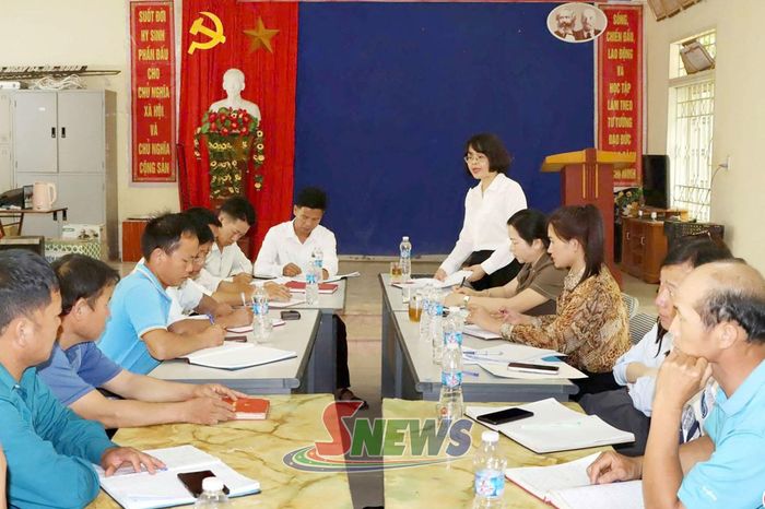 Đồng chí Trưởng ban Tuyên giáo và Dân vận Tỉnh ủy dự sinh hoạt với Chi bộ bản Pá Nó, xã Tà Hộc.