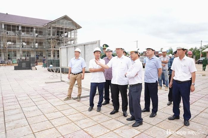 Chủ tịch UBND thành phố Lê Trí Thanh chỉ đạo nghiên cứu điều tiết một phần nhân lực sang hỗ trợ cho A Lưới 4. 