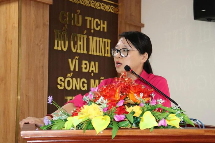 TS. Cao Cẩm Linh cho biết, mô hình phát triển chủ đạo “Cửa khẩu - Cảng biển” hướng tới hình thành hành lang logistics liên hoàn từ các cửa khẩu quốc tế giáp Campuchia, qua các vùng sản xuất và khu công nghiệp, đến Cảng quốc tế Long An và hệ thống cảng biển của vùng.