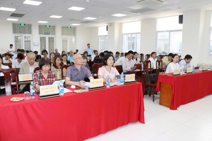 Hội thảo thu hút sự quan tâm, tham dự của đại diện các cơ quan quản lý nhà nước, sở, ban, ngành, hiệp hội, chuyên gia, cơ sở đào tạo cùng cộng đồng doanh nghiệp hoạt động trong các lĩnh vực sản xuất, xuất nhập khẩu, vận tải, kho bãi, cảng biển và logistics.