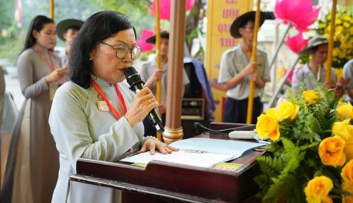 Huynh trưởng cấp Dũng Tâm Ngọc - Nguyễn Thị Minh Nguyệt phát biểu khai mạc