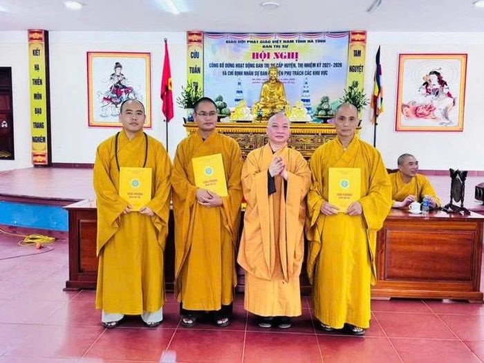 Ban Trị sự GHPGVN tỉnh Hà Tĩnh trao quyết định chỉ định nhân sự Ban Đại diện Phật giáo phụ trách các khu vực
