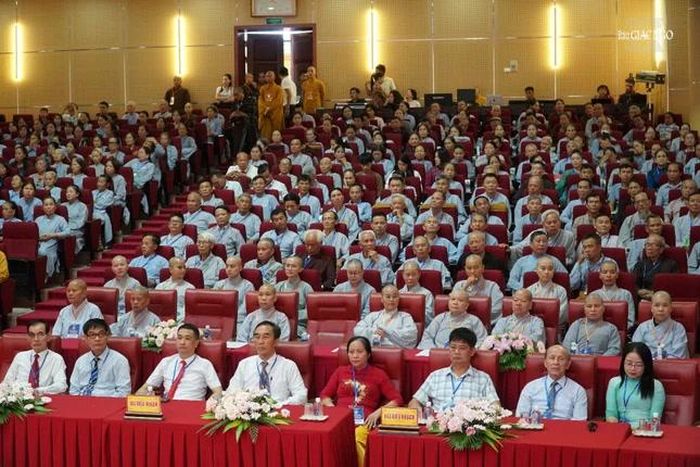 Lãnh đạo và nguyên lãnh đạo tỉnh Hà Tĩnh tham dự phiên thứ nhất