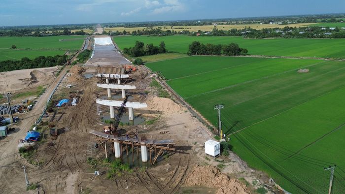 Một góc công trường nút giao giữa Quốc lộ N1 và cao tốc Mỹ An - Cao Lãnh.
