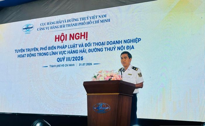 Ông Võ Minh Tiến, Giám đốc Cảng vụ Hàng hải TP.HCM phát biểu tại hội nghị.