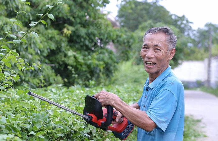 Ông Hoàng Đình Tạo (85 tuổi, cũng ở thôn Thống Nhất) phấn khởi: Thế hệ chúng tôi không mơ ước nhiều, nhưng có cầu mới tương lai con cháu chúng tôi sẽ xán lạn hơn. Đơn giản việc ra ga Vinh theo cầu Bến Thủy 1 bằng ô tô phải mất 40 phút, có cầu Bến Thủy 3 thì chỉ cần qua sông Lam đi thêm đoạn nữa là đến.