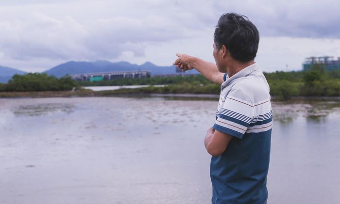 Đường đầu cầu phía Nghệ An dài khoảng 0,6km, phía tỉnh Hà Tĩnh dài khoảng 1,6km, thiết kế theo tiêu chuẩn đường cấp II đồng bằng, bề rộng nền 22,5m. (Trong ảnh: Khu vực dự kiến xây dựng cầu Bến Thủy 3, đoạn qua thôn Thống Nhất, xã Đan Hải, tỉnh Hà Tĩnh).