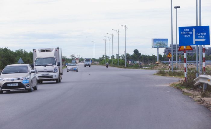 Trong khi đó, một lãnh đạo phường Trường Vinh (Nghệ An) cho biết, dự án cầu Bến Thủy 3 đã được giao cho tỉnh Hà Tĩnh làm cơ quan chủ quản. Tuy nhiên, đây là dự án kết nối vùng có ý nghĩa rất lớn nên khi triển khai, địa phương sẽ luôn đồng hành trong những phần công việc có liên quan.