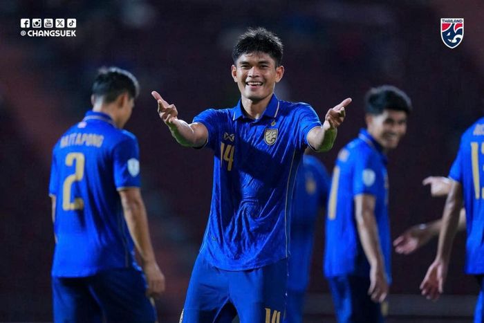 Tuyển Thái Lan vươn lên dẫn đầu bảng B AFF Cup 2026 (Ảnh: Changsuek). 