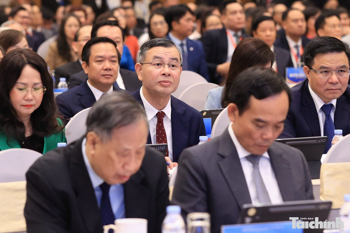 Bộ trưởng Bộ Tài chính Ngô Văn Tuấn (hàng thứ 2, thứ hai từ trái sang) tham dự Hội nghị Ngoại giao lần thứ 33. Ảnh: Đức Thanh