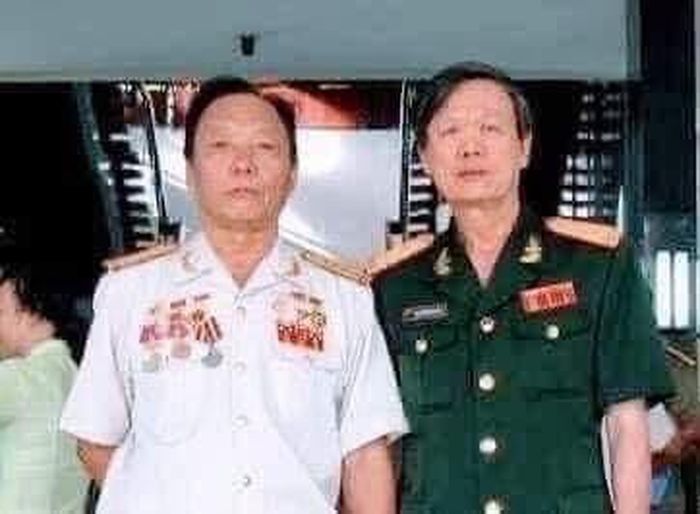 Đại tá anh hùng Nguyễn Xuân Tình ( trái ) Đại tá Nguyễn Văn Khuynh CCB Đặc công J16(429)