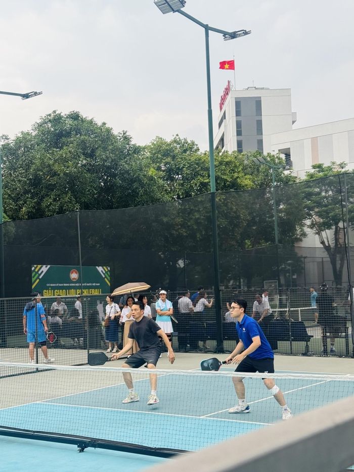 Vận động viên Ban Tổ chức, Kiểm tra thi đấu nội dung Pickleball đôi nam tại Giải giao lưu Pickleball trong khuôn khổ Lớp bồi dưỡng, tập huấn cán bộ, công chức Cơ quan Ủy ban Trung ương MTTQ Việt Nam năm 2026
