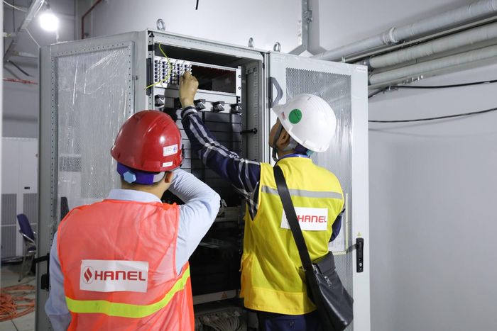 Kỹ sư Hanel thi công tại Dự án Tuyến đường sắt đô thị số 3. (Ảnh: Hanel cung cấp)
