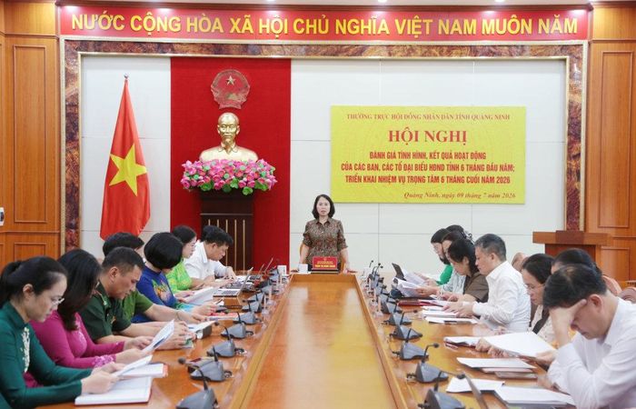 Phó Bí thư Thường trực Tỉnh ủy, Chủ tịch HĐND tỉnh Quảng Ninh Trịnh Thị Minh Thanh chủ trì hội nghị đánh giá hoạt động các Ban, Tổ đại biểu HĐND tỉnh 6 tháng đầu năm, triển khai nhiệm vụ trọng tâm 6 tháng cuối năm. Ảnh: Nguyễn Thanh