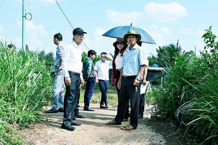 Đoàn công tác Sở Nông nghiệp và Môi trường TP. Đồng Nai kiểm tra thực tế tại phường Bảo Vinh. Ảnh: Hương Lan