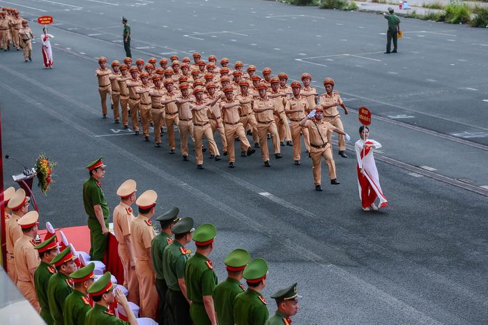 Các đơn vị duyệt đội ngũ