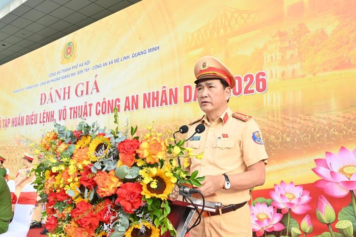 Đại tá Trần Đình Nghĩa, Trưởng Phòng CSGT Công an TP Hà Nội (đơn vị chủ trì) tiếp thu ý kiến chỉ đạo của lãnh đạo Công an Thành phố
